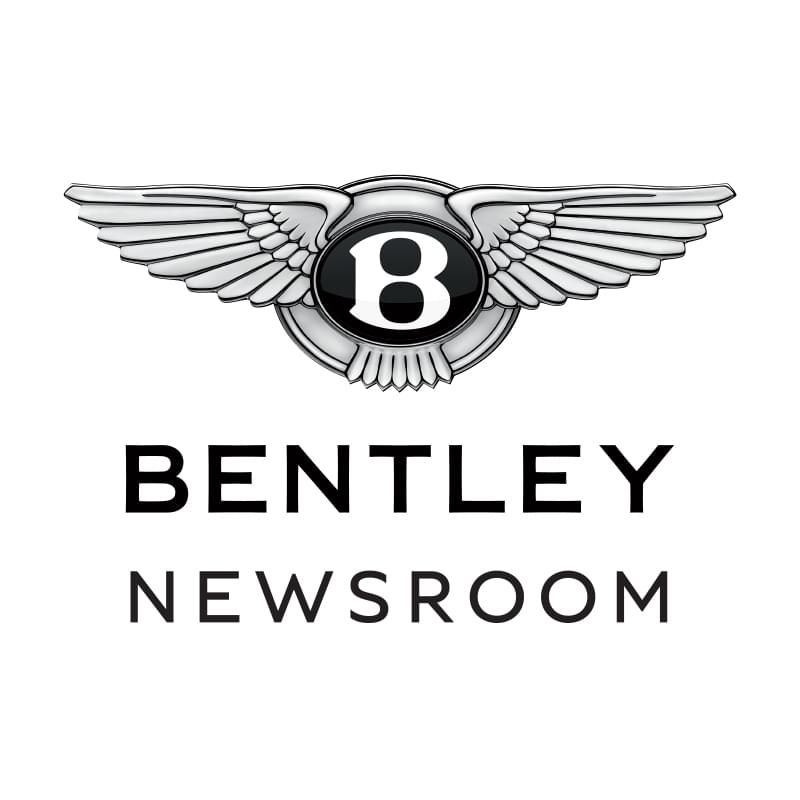 Schattige Front-Dreiviertelansicht der Silhouette eines Bentley Elektro-SUV mit breiten Schultern und Proportionen eines Luxus-Crossovers